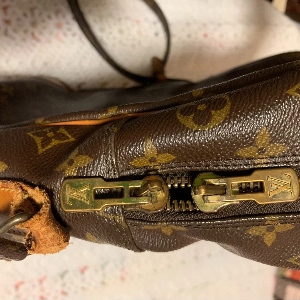 Authentic Louis Vuitton Monogram Danube GM bag - Picture 12 of 16